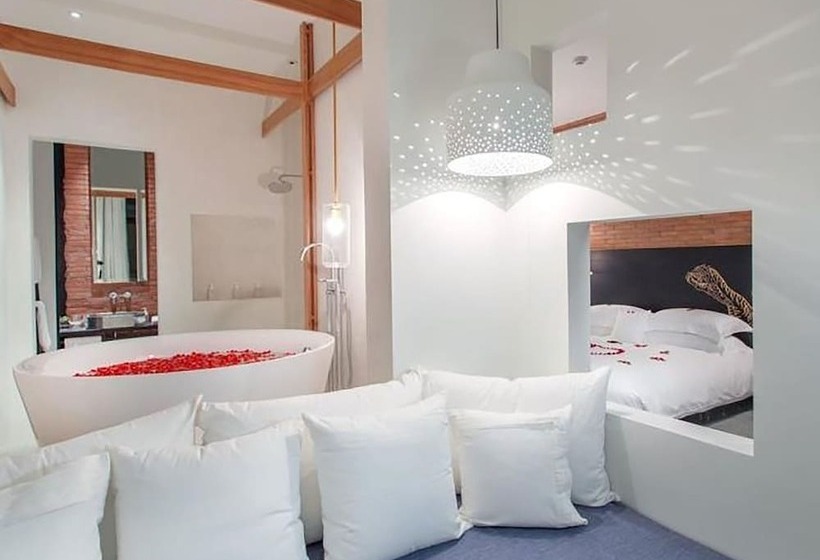 Deluxe room with river view, Sala Ayutthaya