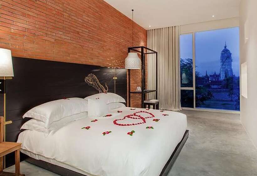 Deluxe room with river view, Sala Ayutthaya