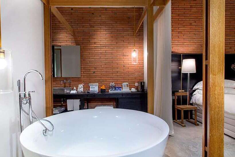 Deluxe room with river view, Sala Ayutthaya