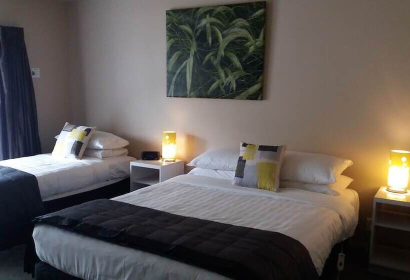 Студия Стандарт, Settlers Motor Lodge