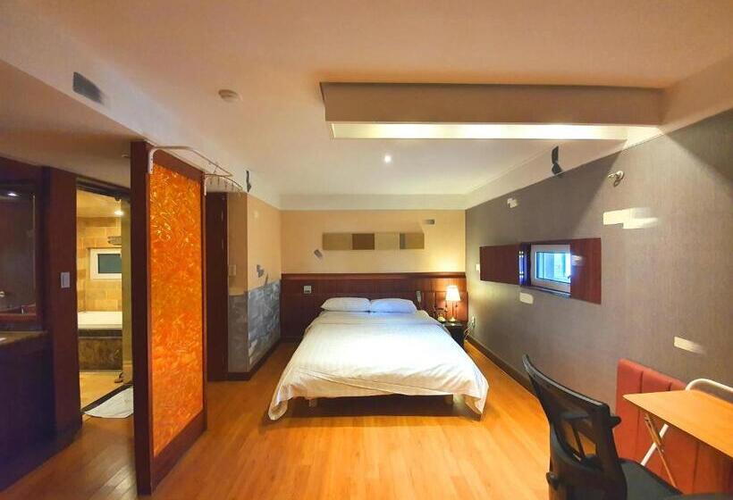 اتاق لوکس, Friendly Dh Naissance Hotel By Mindrum Group