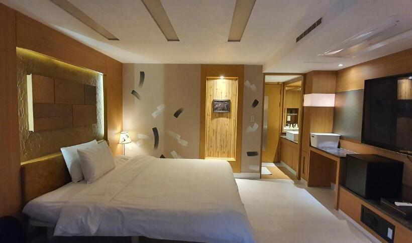 اتاق لوکس, Friendly Dh Naissance Hotel By Mindrum Group