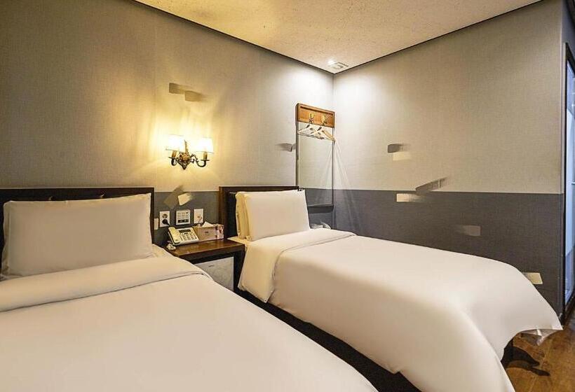 اتاق اکونومی, Friendly Dh Naissance Hotel By Mindrum Group