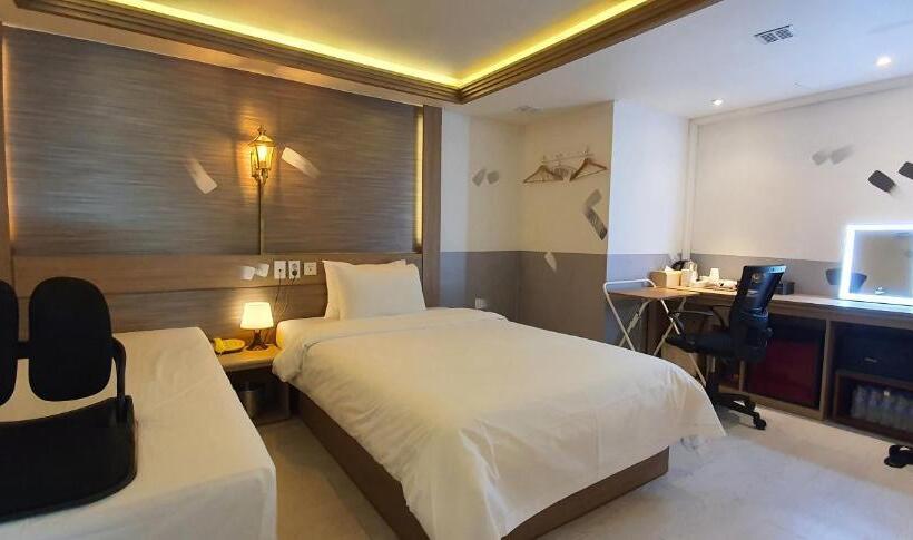 اتاق استاندارد, Friendly Dh Naissance Hotel By Mindrum Group