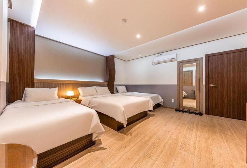 اتاق خانوادگی, Friendly Dh Naissance Hotel By Mindrum Group