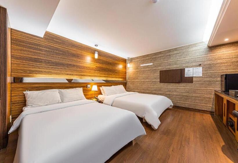 اتاق لوکس خانوادگی, Friendly Dh Naissance Hotel By Mindrum Group