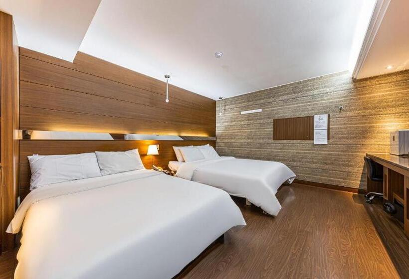 اتاق لوکس خانوادگی, Friendly Dh Naissance Hotel By Mindrum Group