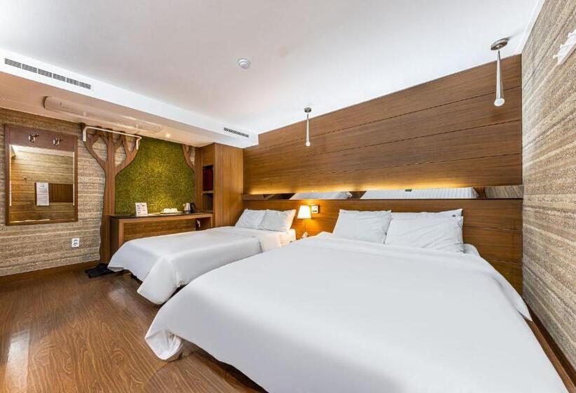 اتاق لوکس خانوادگی, Friendly Dh Naissance Hotel By Mindrum Group