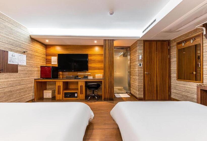 اتاق لوکس خانوادگی, Friendly Dh Naissance Hotel By Mindrum Group