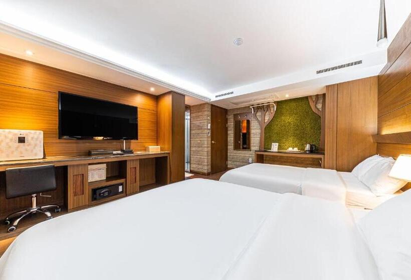 اتاق لوکس خانوادگی, Friendly Dh Naissance Hotel By Mindrum Group