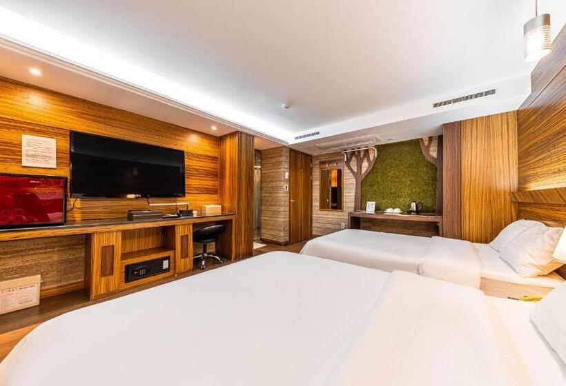 اتاق لوکس خانوادگی, Friendly Dh Naissance Hotel By Mindrum Group