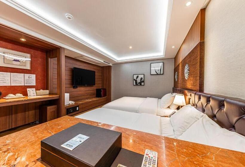 اتاق سوپریور خانوادگی, Friendly Dh Naissance Hotel By Mindrum Group