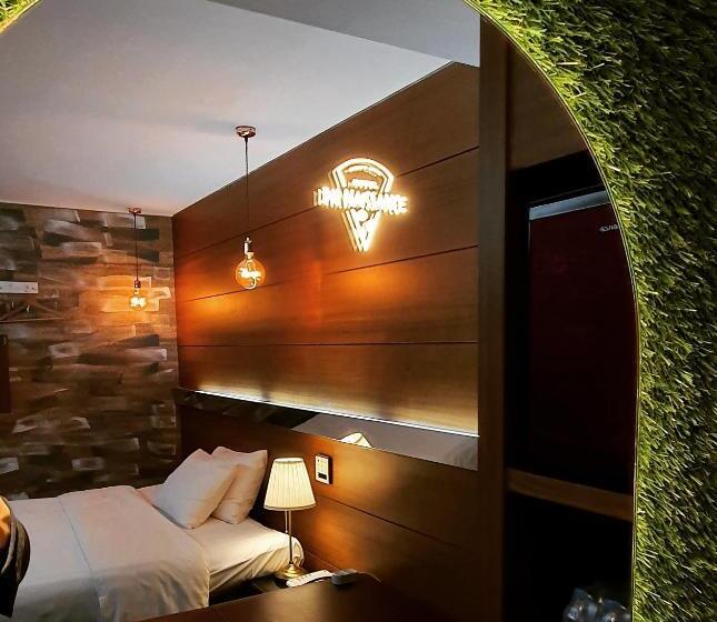 اتاق لوکس خانوادگی, Friendly Dh Naissance Hotel By Mindrum Group