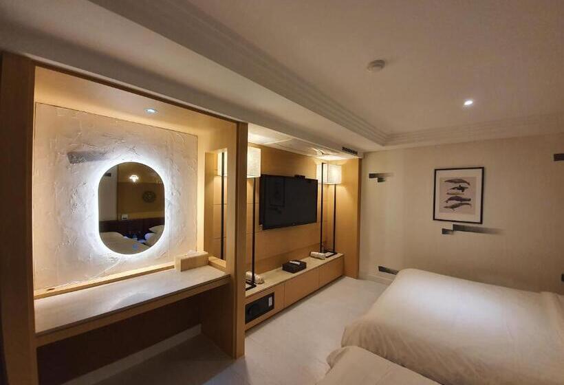 اتاق سوپریور خانوادگی, Friendly Dh Naissance Hotel By Mindrum Group
