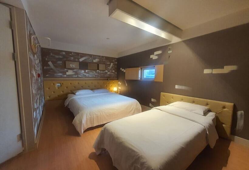 اتاق لوکس, Friendly Dh Naissance Hotel By Mindrum Group