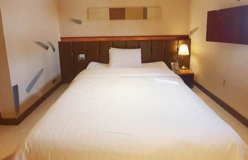 اتاق لوکس, Friendly Dh Naissance Hotel By Mindrum Group