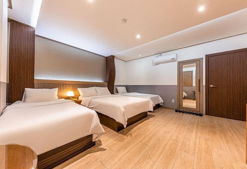 اتاق خانوادگی, Friendly Dh Naissance Hotel By Mindrum Group