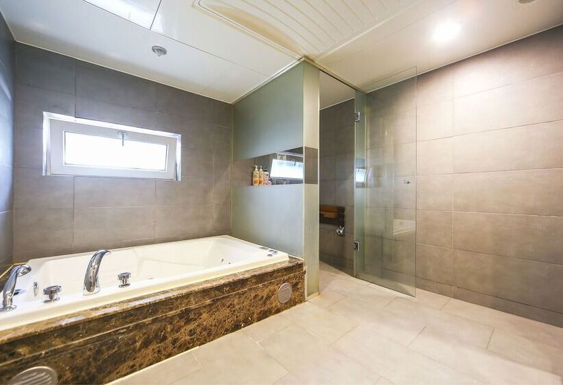 اتاق استاندارد, Friendly Dh Naissance Hotel By Mindrum Group