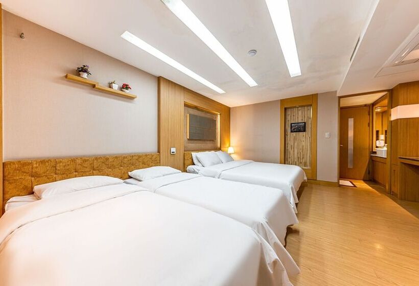 اتاق استاندارد, Friendly Dh Naissance Hotel By Mindrum Group