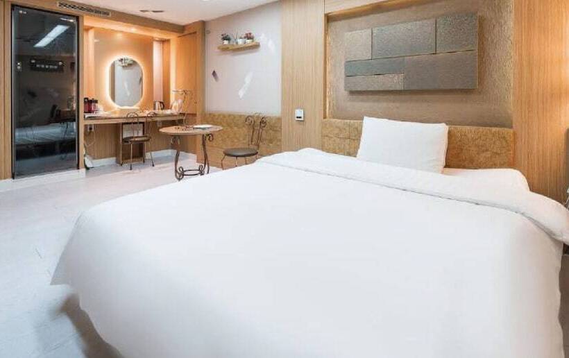 اتاق استاندارد, Friendly Dh Naissance Hotel By Mindrum Group
