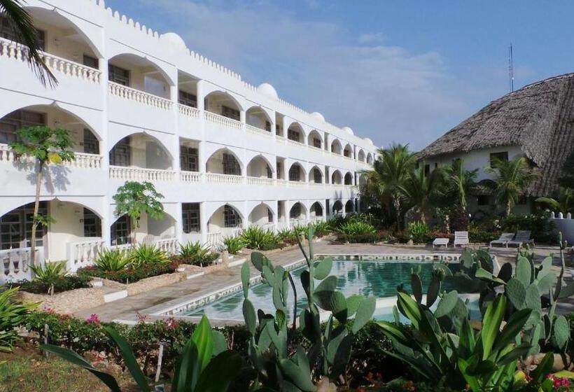اتاق استاندارد چهارنفره با چشم‌انداز باغ, Jacaranda Beach Resort