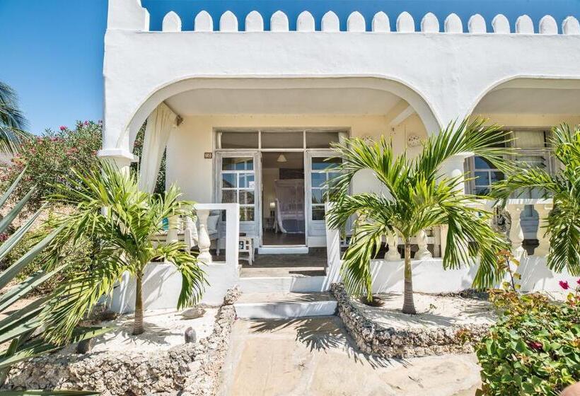 اتاق لوکس با چشم‌انداز دریا, Jacaranda Beach Resort
