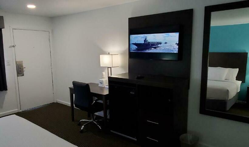 Стандартный Номер Кровать Кинг, Travelodge By Wyndham Livonia Canton Novi Detroit Area