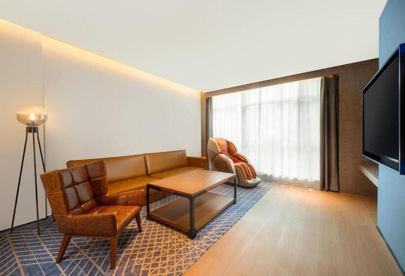 Полулюкс Кровать Кинг, Four Points By Sheraton Chongqing, Yongchuan