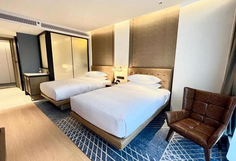 Номер Deluxe Вид на Город, Four Points By Sheraton Chongqing, Yongchuan