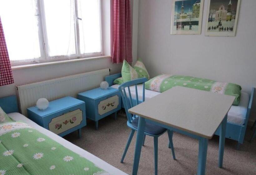 غرفة قياسية رباعية, Gästehaus Huber   Traditional Sixties Hostel