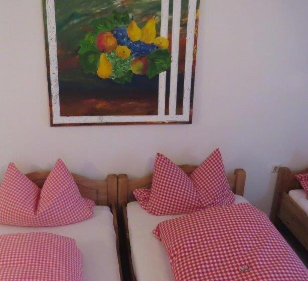 스탠다드 트리플 발코니 룸, Gästehaus Huber   Traditional Sixties Hostel