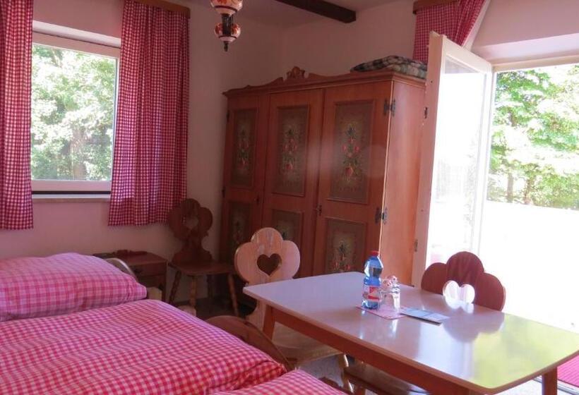 스탠다드 트리플 발코니 룸, Gästehaus Huber   Traditional Sixties Hostel