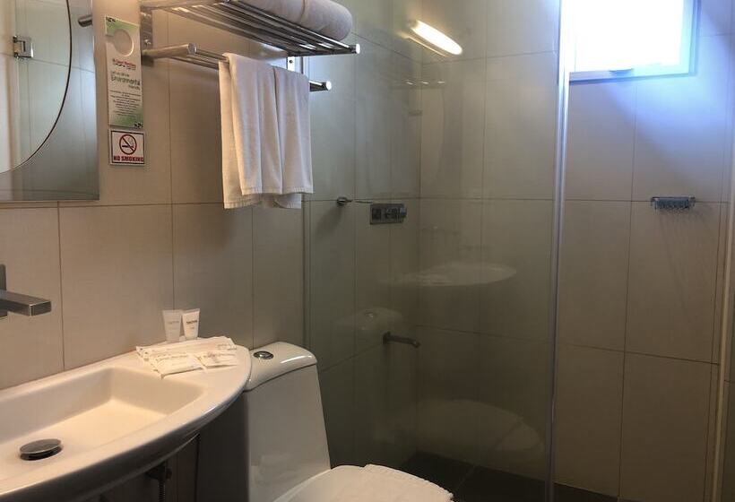 스탠다드 룸 킹사이즈 침대, Court Meridian Hotel & Suites