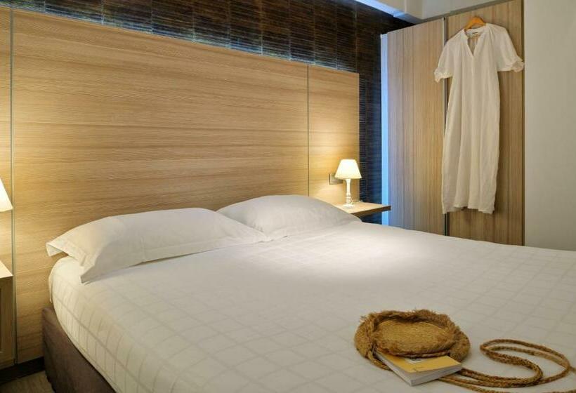 Номер Стандарт с Террасой, Hôtel L Escale Coté Port