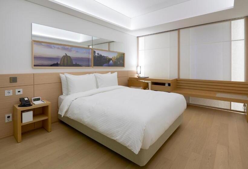 Номер Deluxe, Sotetsu Hotels The Splaisir Seoul Myeongdong