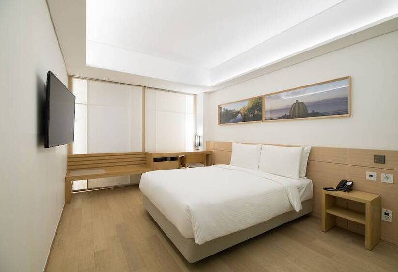 Номер Deluxe, Sotetsu Hotels The Splaisir Seoul Myeongdong