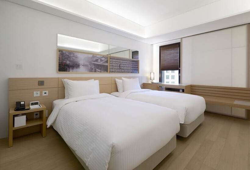 Номер Deluxe, Sotetsu Hotels The Splaisir Seoul Myeongdong