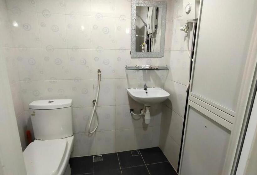 اتاق استاندارد سه تخته با بالکن, Huda Inn