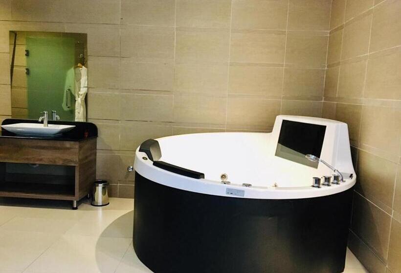 سوییت, Summerset Continental Hotel Maitama By T E L E Hospitality