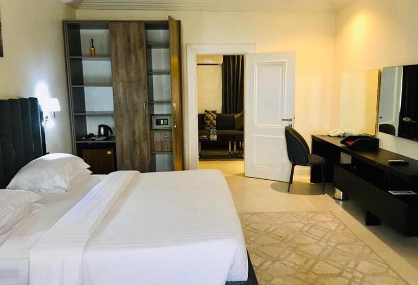سوییت, Summerset Continental Hotel Maitama By T E L E Hospitality