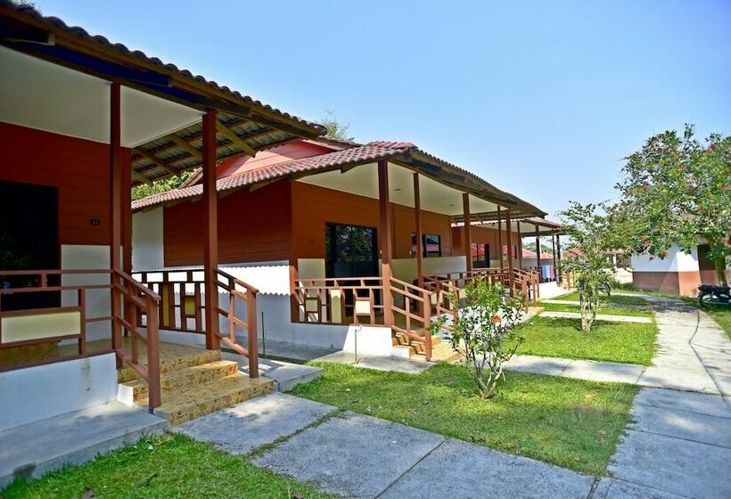 سوییت خانوادگی, Vikri Beach Resort