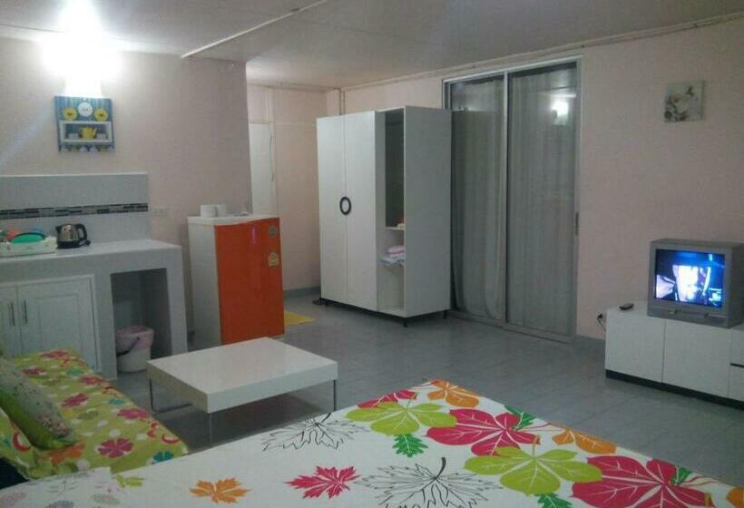 Номер Стандарт Трехместный, Room In Condo   T8impact Challenger Mueang Thon Thani Free Wifi