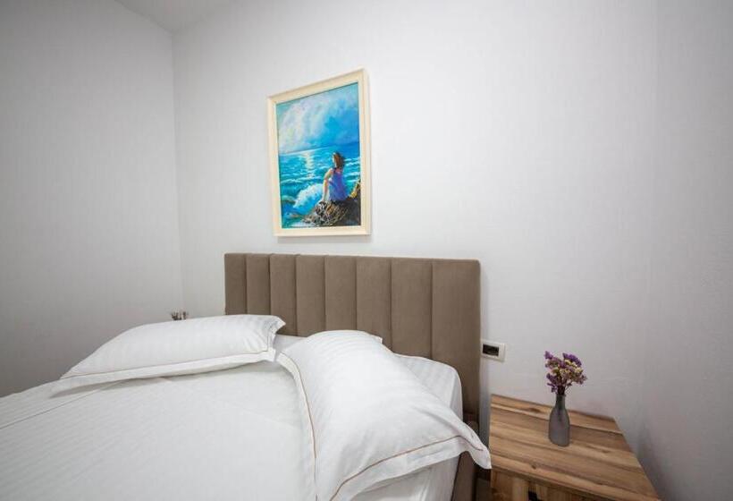 Standard Triple Room with Balcony, Vila Era Ksamil