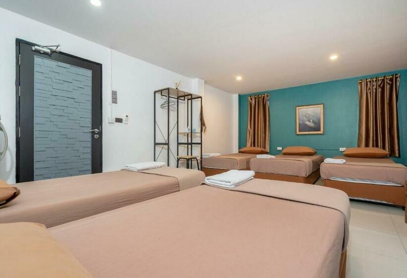 家庭间, Black Pantera Hostel