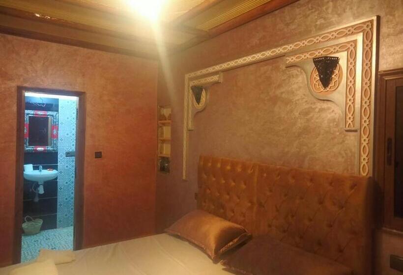 带阳台的三人标准间, Riad Imnane Lodge