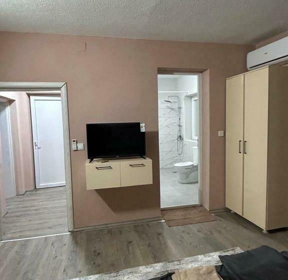 اتاق خانوادگی, Apartments & Restaurant Despina
