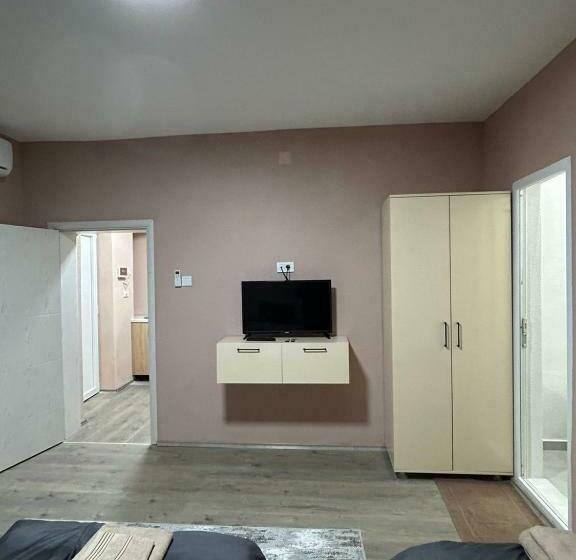 اتاق استاندارد سه نفره, Apartments & Restaurant Despina