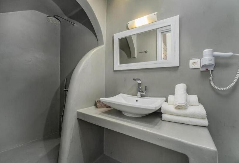 Номер Deluxe, Central Fira Suites
