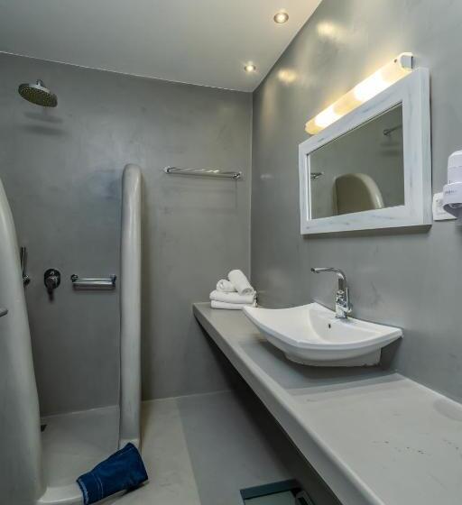 Номер Deluxe, Central Fira Suites