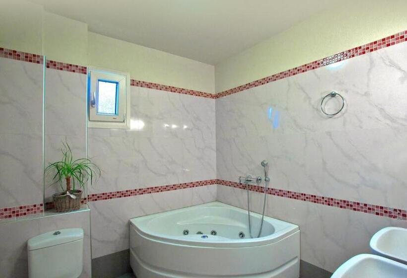 1 Bedroom Penthouse Apartment, Maistrali